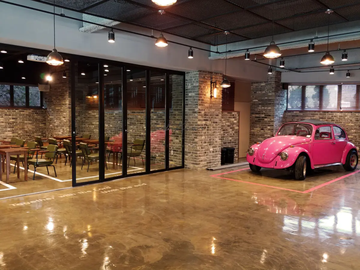 핑크 비틀이 있는 75평 분당 이색 인더스트리 카페